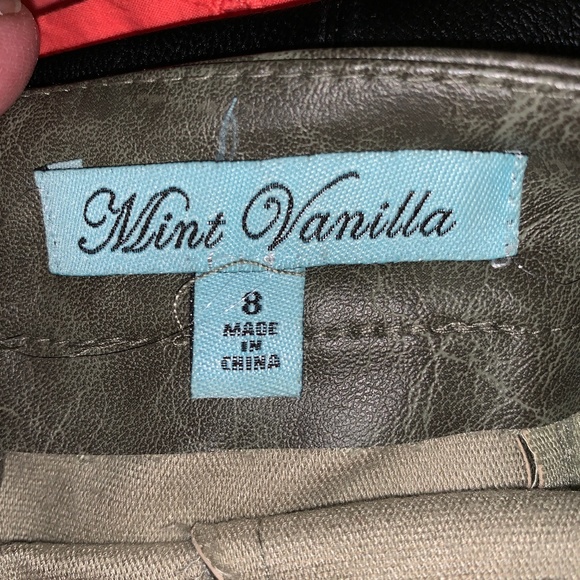 LF Mint Vanilla Vegan Leather Mini Skirt - Size 8 - Picture 5 of 6